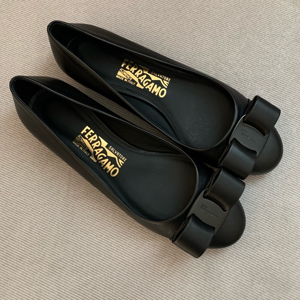 Ferragamo Varina Nero Napa calf ballet flats